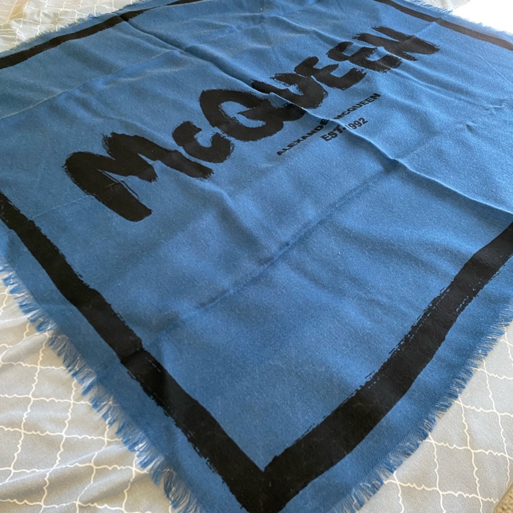 ALEXANDER MCQUEEN 100% Wool Blue Graffiti Scarf - Picture 3 of 11